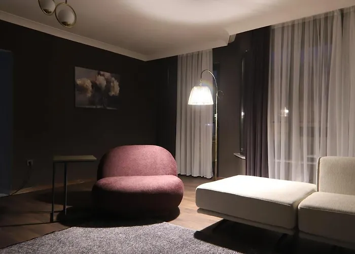 1007 3 1 Wide Close To Consulates *