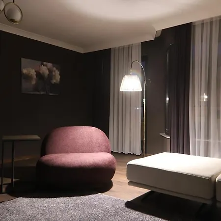 1007 3 1 Wide Close To Consulates *