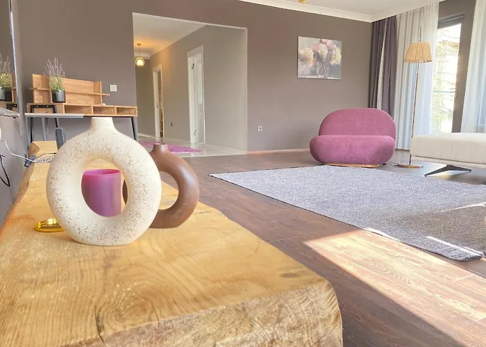 1007 3 1 Wide Close To Consulates Apartment